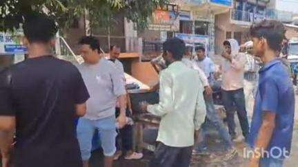 बिधूना: बेला कस्बे में समाजसेवियों ने भीषण गर्मी के चलते किया शरबत का वितरण