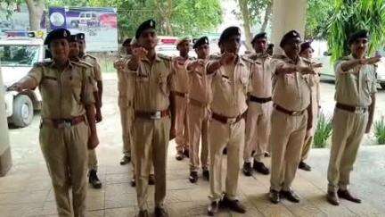 हाजीपुर: विश्व तंबाकू निषेध दिवस पर पुलिसकर्मी को दिलाई गई शपथ