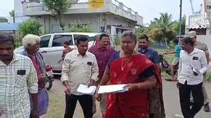 நாமக்கல்: எம்ஜிஆர் நகரில் இலவச வீட்டு மனை பட்டா வழங்குவது குறித்து மாவட்ட ஆட்சியர் நேரடியாக சென்று ஆய்வு மேற்கொண்டார்
