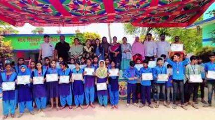 पूर्णिया पूर्व: पूर्णिया पूर्व प्रखंड के मध्य विद्यालय मंझेली, गौरा, सिमलगछी में अभिभावक संगोष्ठी का आयोजन किया गया