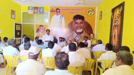మహానాడు సభ విజయంతం చేయడంపై టిడిపి పార్లమెంట్ అధ్యక్షులు చామర్తి జగన్మోహన్ రాజుని సన్మానించిన పార్టీ నాయకులు