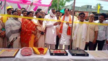 औंढा नागनाथ: मंदिर परिसरात पुण्यश्लोक अहिल्यादेवी होळकर यांच्या ऐतिहासिक चित्र प्रदर्शनीचे आ.मुटकुळे यांच्या हस्ते फीत कापून उद्घाटन