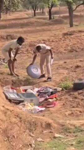 बस्सी: सामोद थाना इलाके के अमरपुरा गांव में बीती रात अज्ञात चोरों ने एक मकान की पिछली खिड़की तोड़कर लाखों के जैवरात चुराए