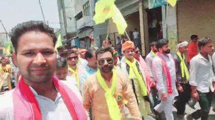 आज दिनांक 31/5/2025

महारानी अहिल्याबाई होलकर जी की जयंती पर शाहजहांपुर पुलिस लाइन से ददरौल विधानसभा के ग्राम नागर पाल तक महारानी अहिल्याबाई होलकर जी की विशाल शोभा यात्रा निकाली इसमें ददरौल विधानसभा के