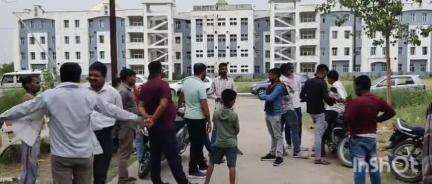 उरई: एट थाना क्षेत्र के नेशनल हाईवे पर तेज रफ्तार ट्रक ने कार में मारी टक्कर, जीजा-साले की हुई मौत