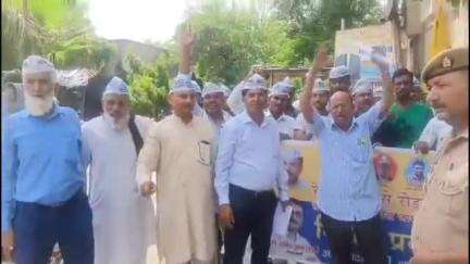 शाहजहांपुर: कलेक्ट्रेट में आम आदमी पार्टी ने आमजन से जुड़ी समस्याओं को लेकर नारेबाजी की, नायब तहसीलदार को दिया ज्ञापन