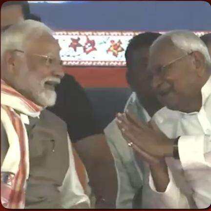 भाषण के दौरान पीएम नरेंद्र मोदी का नाम भूले नीतीश कुमार, फिर हाथ जोड़ते आए नज़र