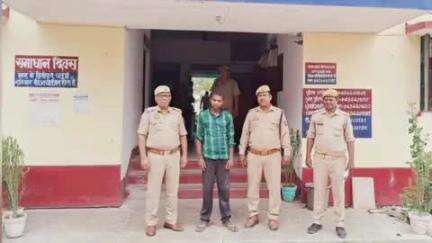 सकलडीहा: डेढ़गावा से पुलिस ने एक वारंटी अभियुक्त को गिरफ्तार किया
