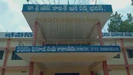 ధర్మవరం మున్సిపల్ కౌన్సిల్ సమావేశంలో వివిధ సమస్యలపై కమిషనర్‌ను ప్రశ్నించిన కౌన్సిల్ సభ్యులు