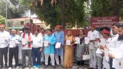 मुरादाबाद: चक्कर की मिलक पर समाजवादी पार्टी के नेताओं ने PDA को लेकर कार्यक्रम का किया आयोजन