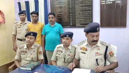 মোহনপুর: নেশা সামগ্রী সহ দুইজন নেশা বিক্রেতাকে বটতলা এলাকা থেকে গ্রেপ্তার করল পুলিশ