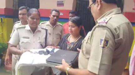ଢେଙ୍କାନାଳ ସଦର: ସହରର ବିଭିନ୍ନ ସ୍ଥାନରୁ ଚୋରି ଘଟଣାରେ ଅଭିଯୁକ୍ତ ଗିରଫ, ଲୋକଙ୍କୁ ଜିନିଷ ଫେରାଇଲା ପୋଲିସ