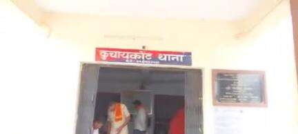 कुचायकोट: पुलिस ने सासामुसा रेलवे स्टेशन के पास से एक व्यक्ति को 20 टेट्रा पैक शराब के साथ किया गिरफ्तार