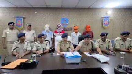 चास: सेक्टर-12 थाना क्षेत्र में पति के सामने महिला से गैंगरेप, पुलिस ने 24 घंटे में चार आरोपियों को किया गिरफ्तार