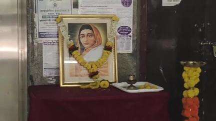 सातारा: शासकीय कार्यालयात अहिल्याबाई होळकर यांच्या जयंतीला अधिकारी उपलब्ध नसल्याने सामाजिक कार्यकर्त्यांकडून नाराजी व्यक्त