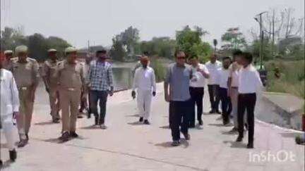 भोगनीपुर: भोगीसागर तालाब पर कराए जा रहे पर्यटन विकास व सौंदर्यीकरण कार्य का निरीक्षण डीएम आलोककुमार ने किया, गंदगी देख हुए नाराज़