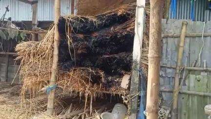 শীতলকুচি: গাদোপোতা  এলাকায়  জমি বিবাদ কে কেন্দ্র করে দুই প্রতিবেশী ঝগড়ার জেরে অগ্নিসংযোগ অভিযোগের , আটক এক