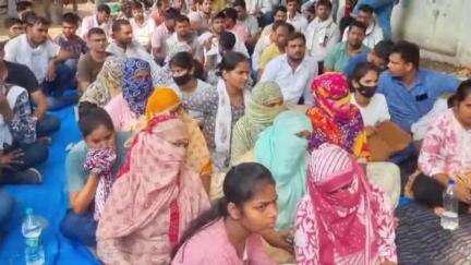 शिक्षा सेवा चयन आयोग के सामने शिक्षक भर्ती को लेकर चौथे दिन भी अनिश्चितकालीन धरना जारी