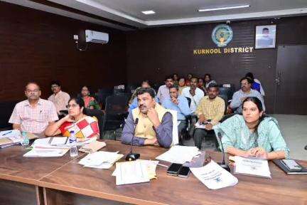 కర్నూలు: వర్షాకాలం మొదలైనందున ఆయా శాఖల అధికారులు అప్రమత్తం కావాలి: కర్నూలు జిల్లా కలెక్టర్ రంజిత్ భాష