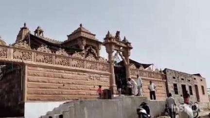 पोकरण: बांधेवा गांव में आमजन के सहयोग से लगभग दो करोड़ की लागत से बने माजीसा मंदिर की मूर्तियों की हुई प्राण प्रतिष्ठा