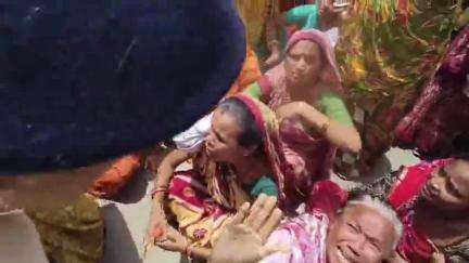વડોદરા: કૃણાલ ચાર રસ્તા સ્થિત વિસ્તાર માં પાલિકા ની દબાણ શાખા ની ટીમ ત્રાટકી