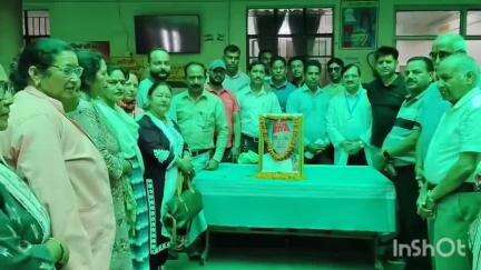 रानीखेत: पूर्व विधायक व नीति आयोग के उपाध्यक्ष स्व. माहरा की पुण्यतिथि पर रानीखेत में कांग्रेसियों ने अर्पित किए श्रद्धासुमन