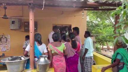 சேலம்: இளம்பிள்ளை மேல் மாட்டையாம்பட்டி பகுதியில் நிதி நிறுவன ஊழியர்களின் டார்ச்சரால் த்றி தொழிலாளி தூக்கிட்டு தற்கொலை
