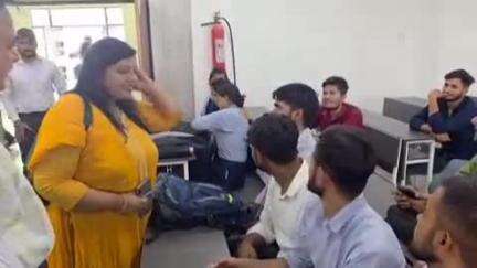 डॉक्टर राम मनोहर लोहिया अवध यूनिवर्सिटी में जिला योगासन प्रतियोगिता का आयोजन हुआ