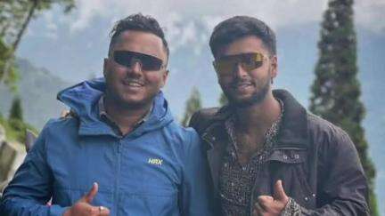 কৈলাশহর: কৈলাসহরের দুই যুবক সিকিম বেড়াতে গিয়ে গাড়ি দুর্ঘটনায় নিখোঁজ হয়ে যায় এক যুবকের বাড়িতে গেলেন বিরোধী দলনেতা