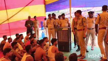 भभुआ: भभुआ जगजीवन स्टेडियम में होमगार्ड की बहाली को लेकर एसपी ने किया निरीक्षण