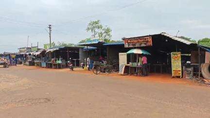 சிவகங்கை: அரசு மருத்துவமனையில் சுகாதார சீர்கேடு இடையிலானகுப்பை அருகே உணவு தயாரிப்பு  அதிகாரிகள் அதிரடி நடவடிக்கை