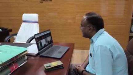 गुमला: डीसी कार्यालय में साप्ताहिक ई-जन शिकायत निवारण दिवस का आयोजन