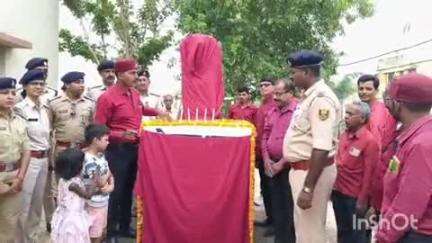 भभुआ: सोनहन थाना परिसर में राष्ट्रीय चिन्ह अशोक स्तंभ का उद्घाटन, थानाध्यक्ष सहित पुलिस पदाधिकारी रहे मौजूद