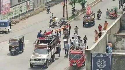 नरसिंहपुर: परशुराम चौराहे से दादा महाराज दरबार तक भक्तों की पदयात्रा