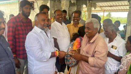 పూతలపట్టు: మోర్ధానపల్లె గ్రామంలో ఫింఛన్ పంపిణీ చేసిన పూతలపట్టు శాసనసభ్యులు మురళీమోహన్