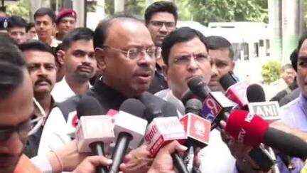 नागपूर शहर: शासकीय महिला कर्मचाऱ्यांनी उचलला लाडकी बहीण योजनेचा लाभ,होणार कार्यवाही : पालकमंत्री चंद्रशेखर बावनकुळे