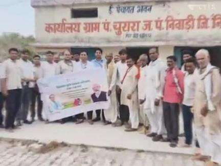 निवाड़ी: ग्राम चुरारा में केंद्र सरकार द्वारा विकसित कृषि संकल्प अभियान का आयोजन
