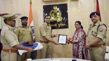नवाबगंज: बाराबंकी के रिजर्व पुलिस लाइन्स में अधिवर्षता आयु पूर्ण कर सेवानिवृत्त होने वाले 04 पुलिसकर्मियों की ससम्मान विदाई की गई