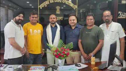 कोडरमा: उपायुक्त कोडरमा से मिले रोटरी क्लब कोडरमा के सदस्य, किया सम्मानित