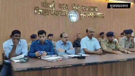 मुजफ्फरनगर:आगामी त्योहारो को लेकर पुलिस प्रशासन अलर्ट,त्योहारो को शांतिपूर्ण कराने को प्रशासन अलर्ट,DM,SSP ने मीटिंग ली