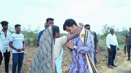 ଝାରସୁଗୁଡା: ଡୁମେରଡିହି, ଚବ୍ରିପଡ଼ା, ପିପିଲକଣ୍ଟା ଗସ୍ତ କଲେ ଝାରସୁଗୁଡା ବିଧାୟକ