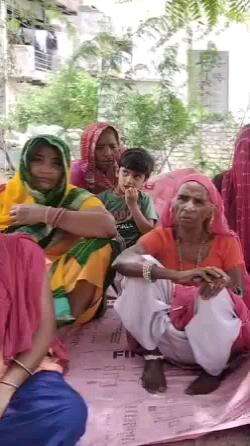 अलवर: #janasamsya अलवर के खैराती बाबा मोहल्ले के लोग पानी संकट पर अड़े, महिलाओं का धरना पांचवें दिन भी जारी