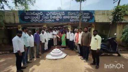 పరిగి: చౌడపూర్ నూతన తహసిల్దార్ గా పదవీ బాధ్యతలు స్వీకరించిన వహీదా కతూమ్, కాంగ్రెస్ నాయకుల సన్మానం