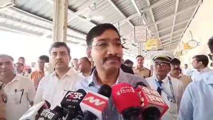 लखनऊ रेलवे मंडल के DRM पहुंचे अयोध्या, 5 जून के प्राण प्रतिष्ठा कार्यक्रम के लिए अधिकारियों से व्यवस्थाओं पर लिया फीडबैक