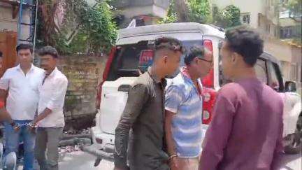 বর্ধমান ১: 5 নম্বর প্ল্যাটফর্মে আসা ডাউন উত্তরবঙ্গ এক্সপ্রেসে অভিযান চালিয়ে বিপুল পরিমাণ গাঁজা উদ্ধার করল বর্ধমান RPF, ধৃত 6