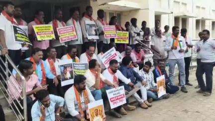ಚಾಮರಾಜನಗರ: ಜನೌಷಧಿ ಕೇಂದ್ರ ಮುಚ್ಚುತ್ತಿರುವ ಕಾಂಗ್ರೆಸ್‌ ಸರ್ಕಾರದ ನಡೆ ಖಂಡಿಸಿ ನಗರದಲ್ಲಿ ಬಿಜೆಪಿ ಪ್ರತಿಭಟನೆ
