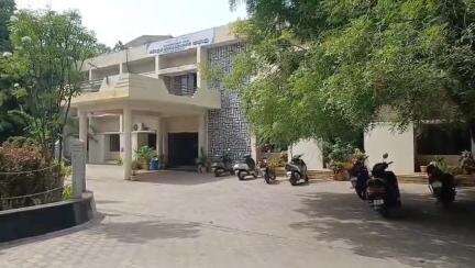 ಬಳ್ಳಾರಿ: ನಗರದ ಪಿಡಬ್ಲ್ಯೂಡಿ ಸೂಪರಿಡೆಂಟ್ ಇಂಜಿನೀಯರ್ ಕಚೇರಿ ಮೇಲೆ ಲೋಕಾ ದಾಳಿ