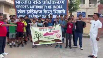 भिवानी: विश्व तंबाकू निषेध दिवस पर भिवानी में जागरूकता अभियान का हुआ आयोजन, युवाओं को दिलाई शपथ