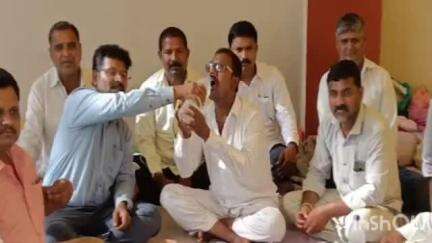 बागलाण: चौगाव येथील स्टोन क्रशर बंद करण्याच्या मागणीसाठी चार दिवसांपासून सुरू केलेले आमरण उपोषण शेतकऱ्यांकडून मागे