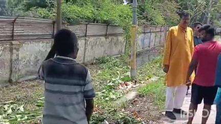 কোচবিহার ১: কোতোয়ালী থানার সামনে নিকাশী নালা পরিষ্কারের কাজ পরিদর্শন নেই গেলেন চেয়ারম্যান